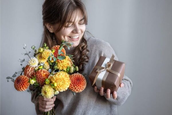 Send Roses to Hyderabad Midnight Surprise Delivery Online Florist with Affordable Price and Free Shipping Online Flower Delivery in Hyderabad