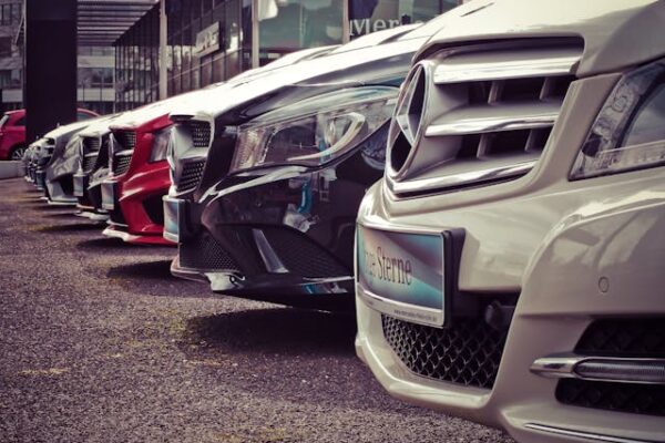 What Makes a Car Broking Company Different from a Traditional Car Yard?