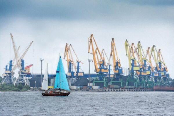 Sea Freight Resilience: How the Industry Overcomes Global Supply Chain Disruptions Sea Freight Resilience: How the Industry Overcomes Global Supply Chain Disruptions